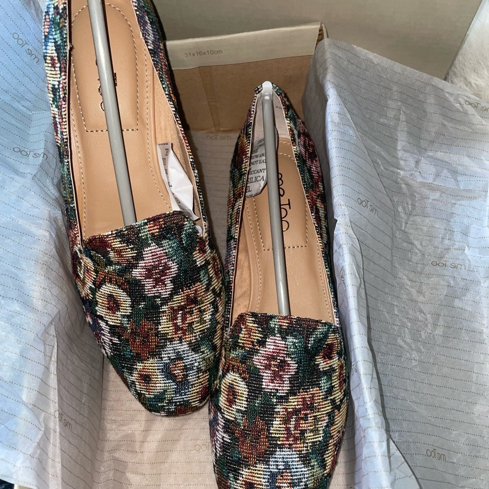 NEW - Floral Patterned Women's Loafers with Heel